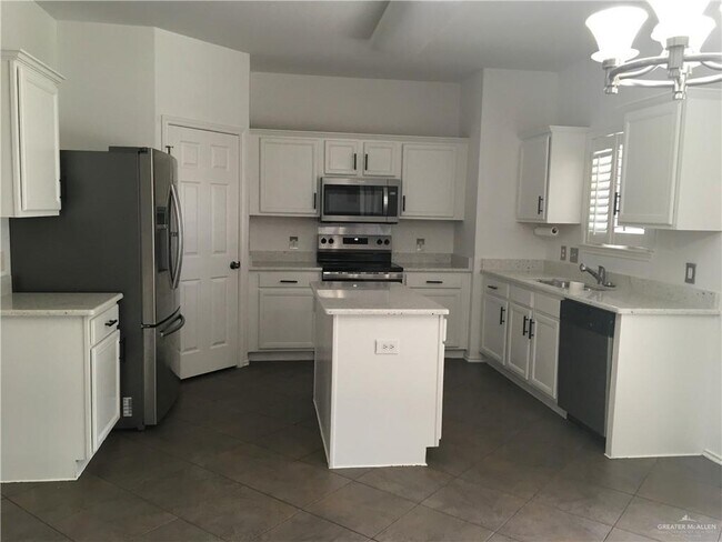 Building Photo - 3618 Wolf Dr