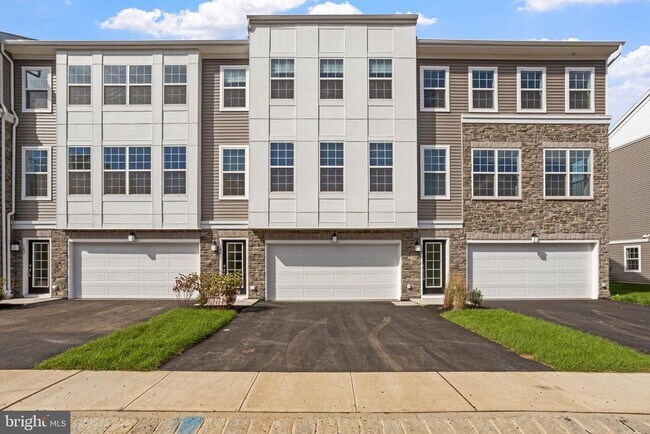 Building Photo - 142 ADA Hightower Ave