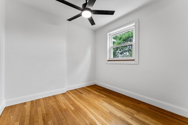 Building Photo - 947 Brintell St