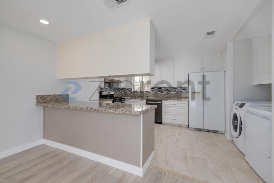 Building Photo - 43160 Virginia Ave