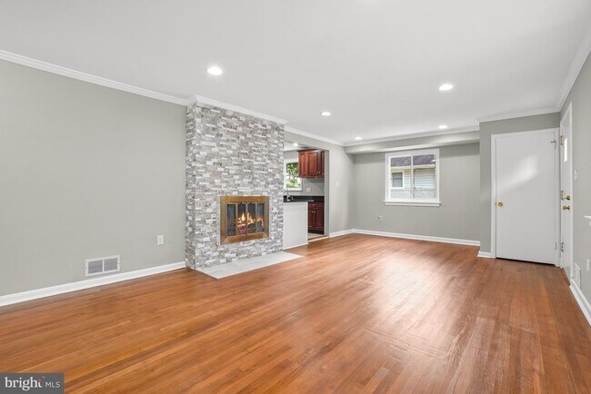 Building Photo - 10705 Lockridge Dr