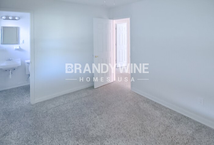 Building Photo - 6215 N Coolidge Ave