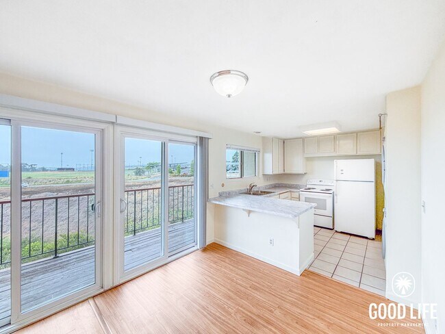 Building Photo - 2BD/1BA Condo in Clairemont with Balcony, In-Unit Laundry & Reserved Parking
