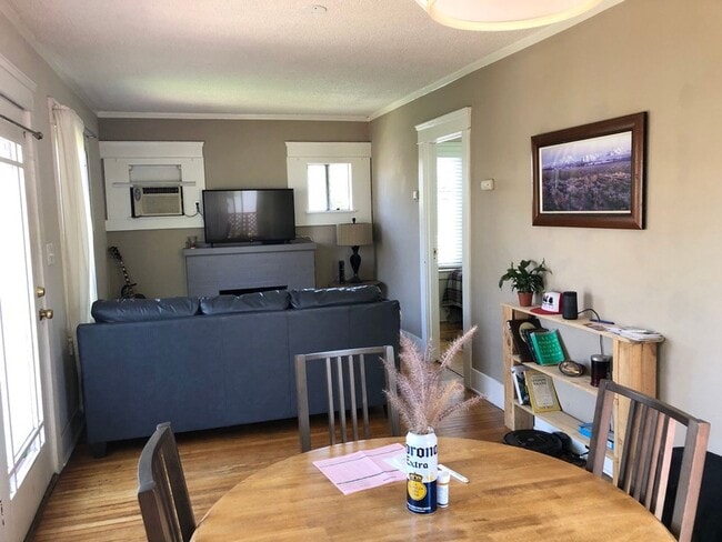 Building Photo - Craftman Style Home in North Park! Blacks ...