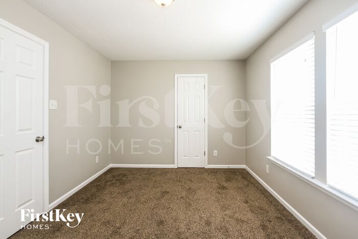 Building Photo - 10672 Glenayr Dr