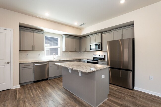 Building Photo - Move In Ready Three Bedroom Home!