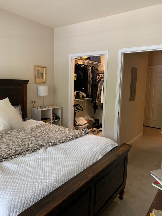 Building Photo - 3150 Woodwalk Dr SE