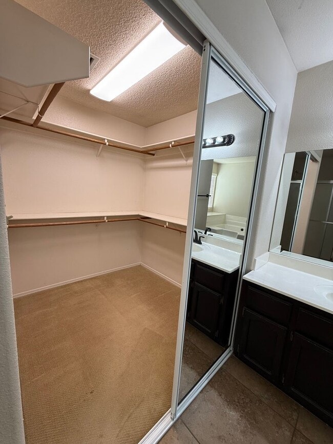 Building Photo - 4 Bedroom Pool Home in Rancho Sereno for Rent!