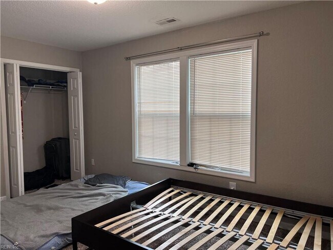 Building Photo - 1315 W 27th St