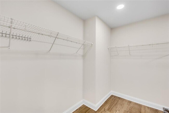 Building Photo - 105 Parkside Close