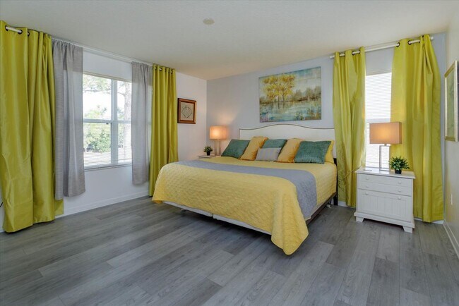 Building Photo - Call Ed for showings (352) 217-0284