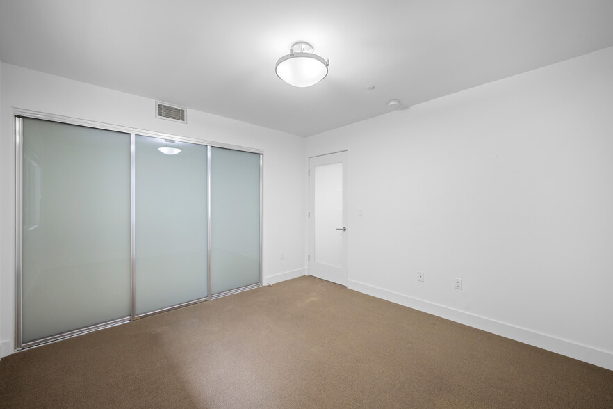 Building Photo - 11023 Fruitland Dr