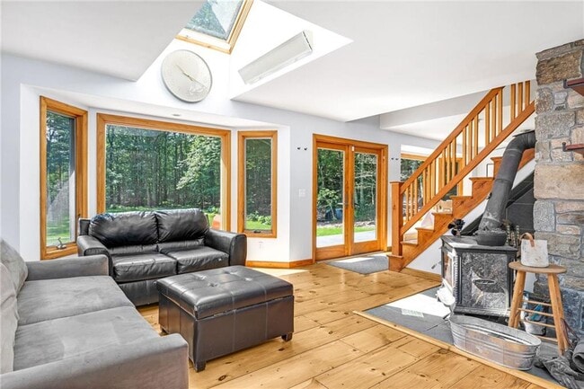 Building Photo - 45 S Killingly Rd