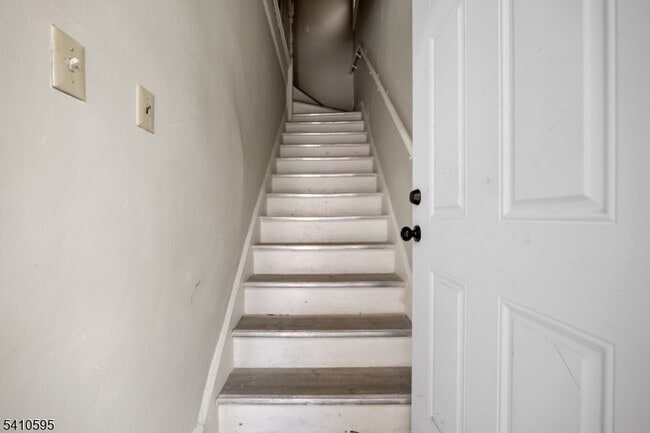 Building Photo - 335 Boulevard