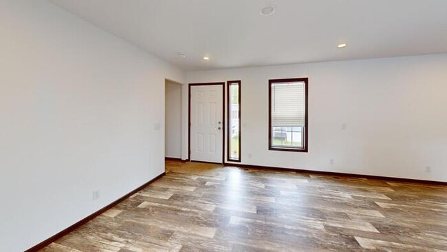 Building Photo - 164 Northwest Dr