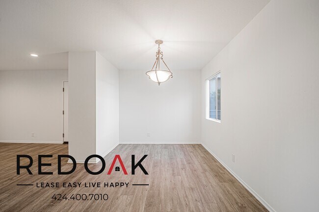 Building Photo - 13444 Moorpark St