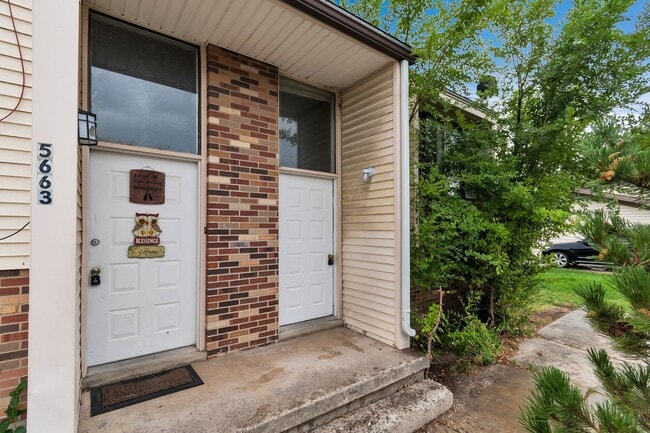 Building Photo - Spacious West Valley Duplex