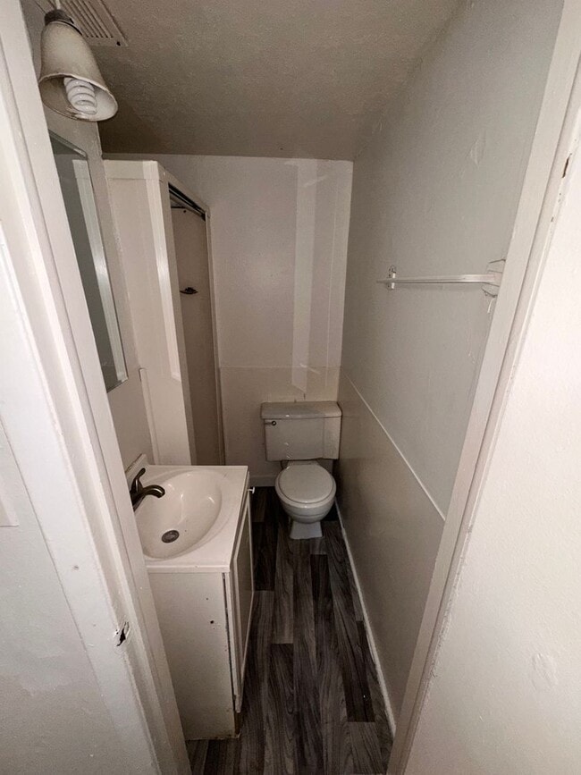 Building Photo - RENOVATED STUDIO WEST CENTRAL APARTMENT | HISTORIC BUILDING | PET FRIENDLY | AVAIL NOW