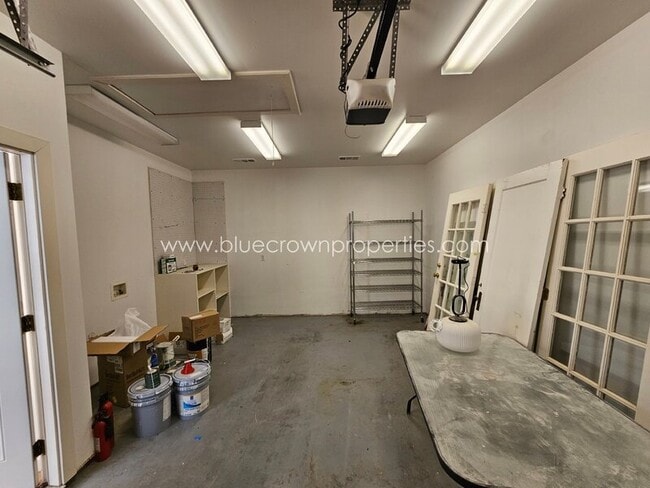 Building Photo - 5525 Richmond Ave