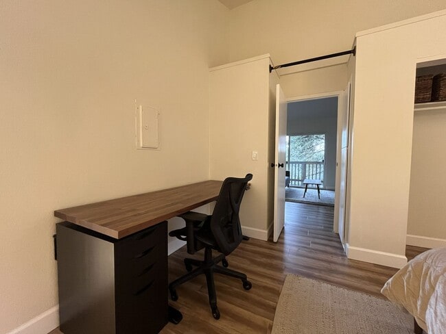 Building Photo - Newly Renovated 1Bd + 1Ba Condo in West Haven-Sylvan! No Stairs, Direct Access, Parking + Pool, S...