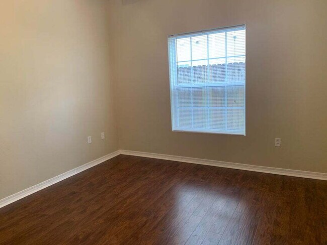 Building Photo - "Spacious 4-Bed Townhouse in Fort Walton B...