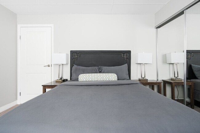 Building Photo - 615 N East St