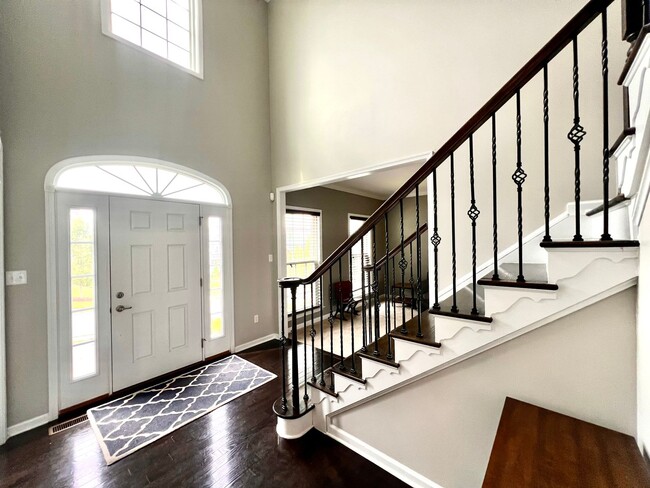 Building Photo - 3006 Farm View Dr