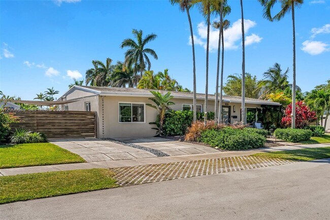 Building Photo - 930 N 11th Ct