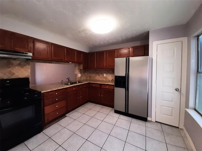 Building Photo - 16807 Rockstone