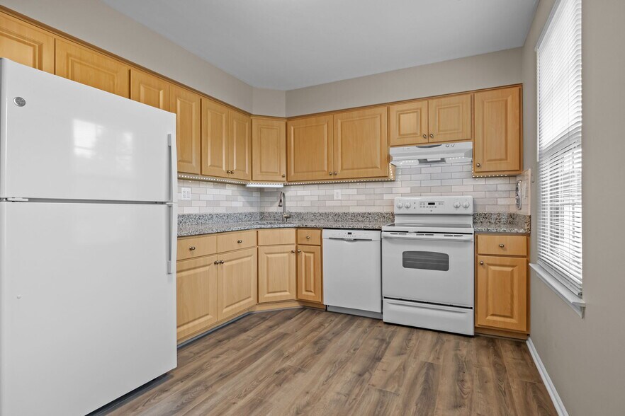 Building Photo - 560 Thrush Ct