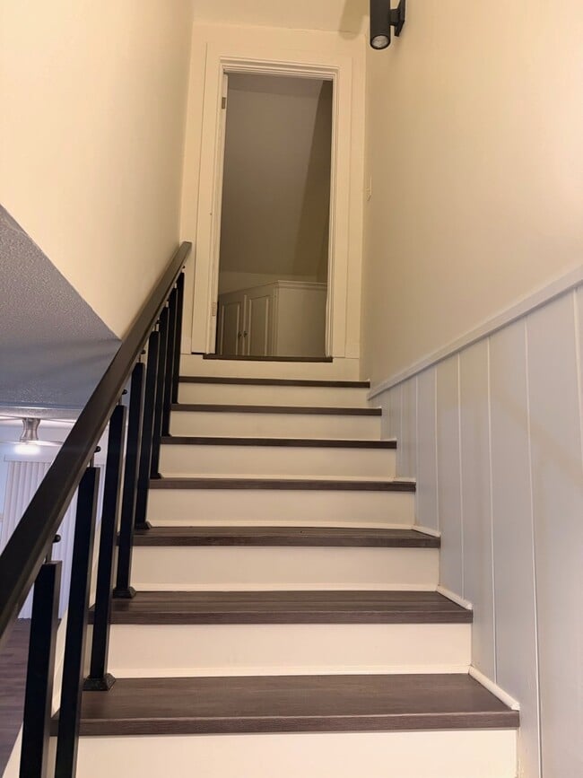 Building Photo - 1213 N 32nd Ave