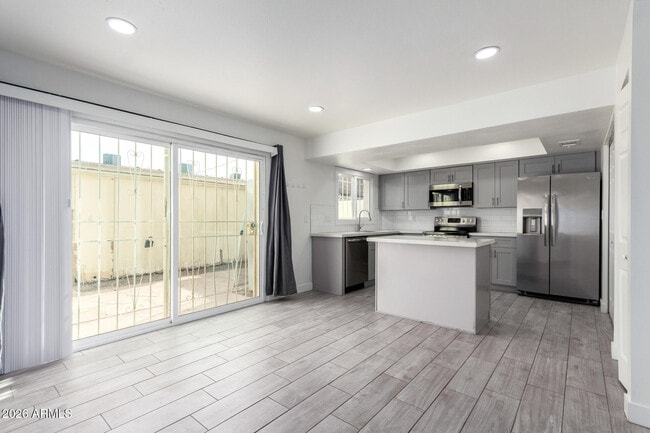 Building Photo - 1586 West Campbell Ave