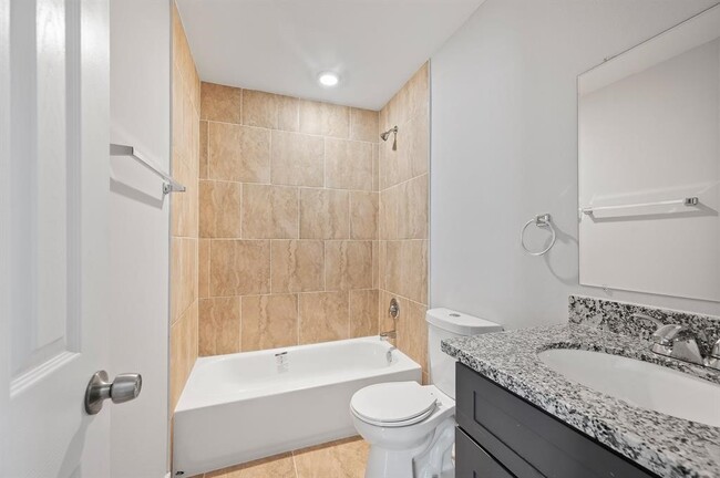 Building Photo - 7804 Crestview Dr
