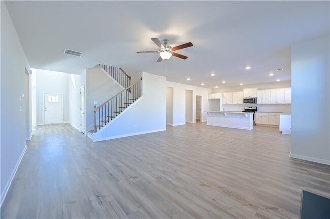 Building Photo - 303 Eleanora Xing