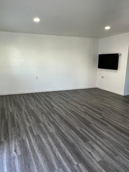 Building Photo - 1000 N Hobart Blvd