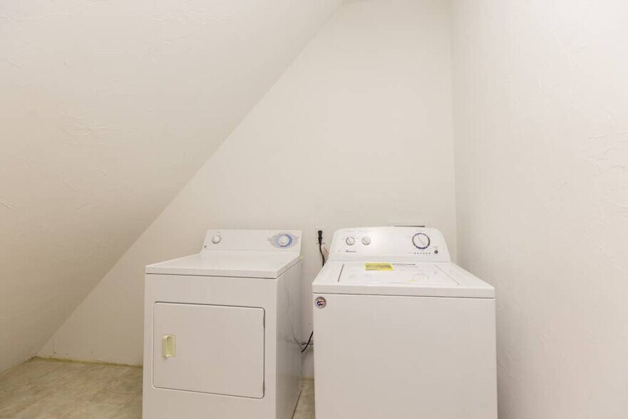 Building Photo - 15 Peverell St