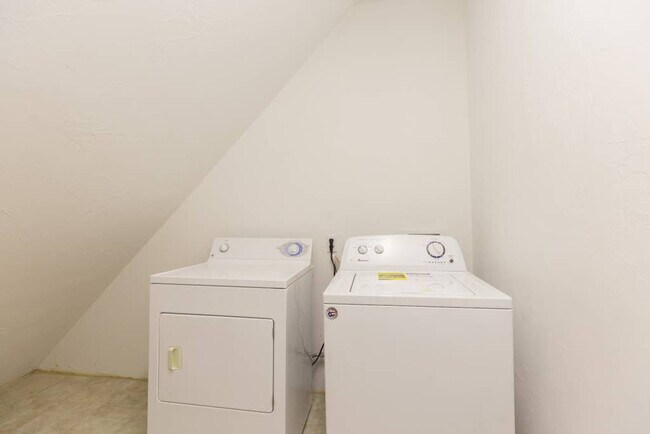 Building Photo - 15 Peverell St