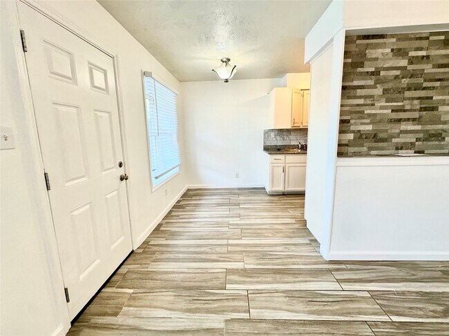 Building Photo - 13539 Castilian Dr