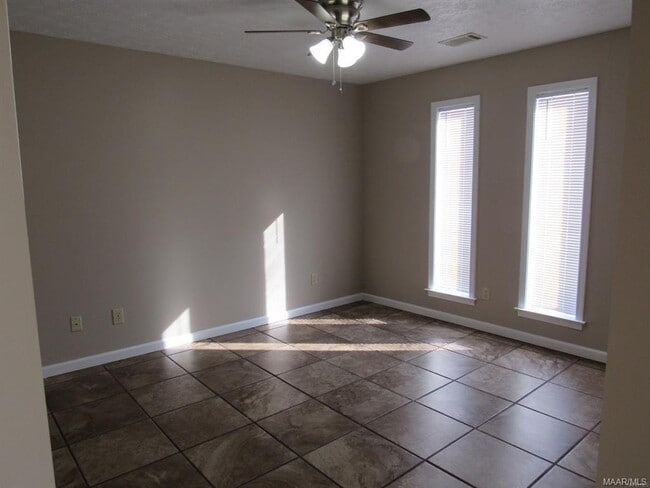 Building Photo - 6269 Bell Gables