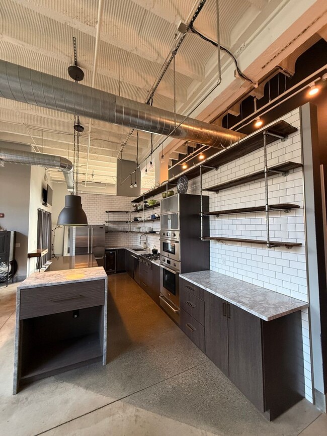 Building Photo - Fully Furnished!! Ready NOW! Sleek & Modern