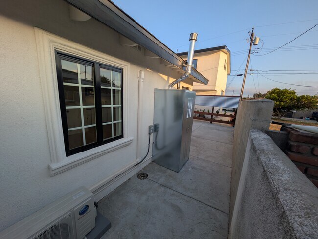 Building Photo - Tiller Front R
