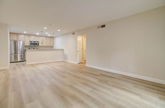 Building Photo - 4704 E Paradise Village Pkwy N