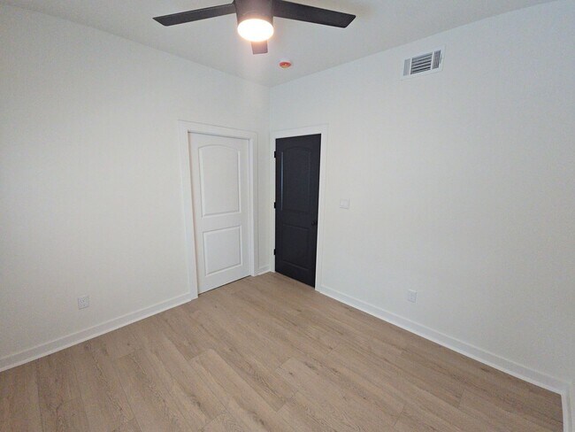 Building Photo - 8101 Venus St