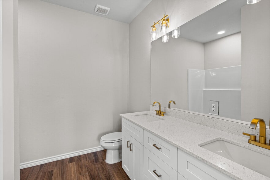 Building Photo - 195 Teal Dr