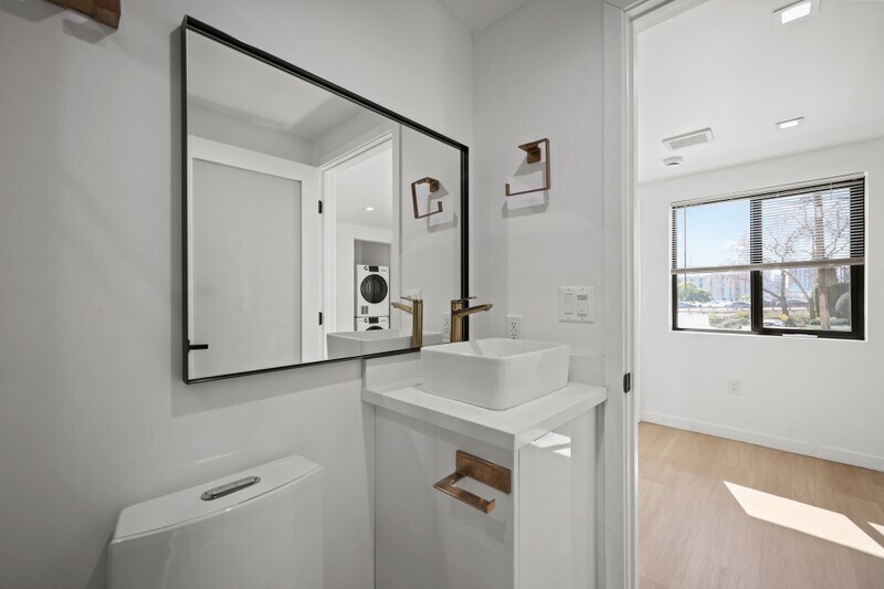 Building Photo - 1139 Bellevue Ave