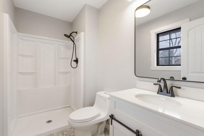 Building Photo - NEWLY REMODELED HOME | 3 Bedroom | 2 Bath ...