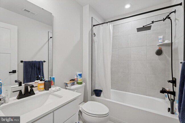 Building Photo - 102 Foxtail Wy