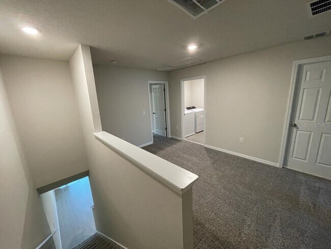 Building Photo - 418 Legacy Lp