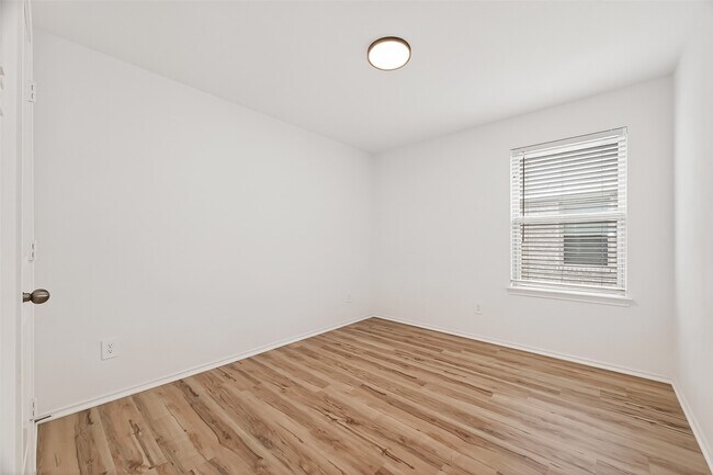 Building Photo - 21522 Violet Rdg Rd