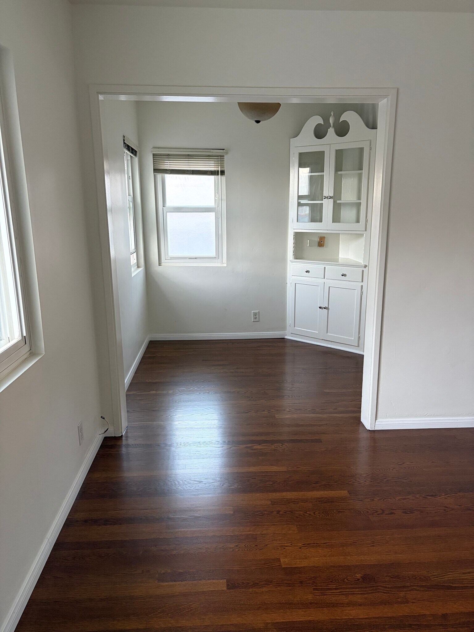 Dining Room - 811 E Nutwood St